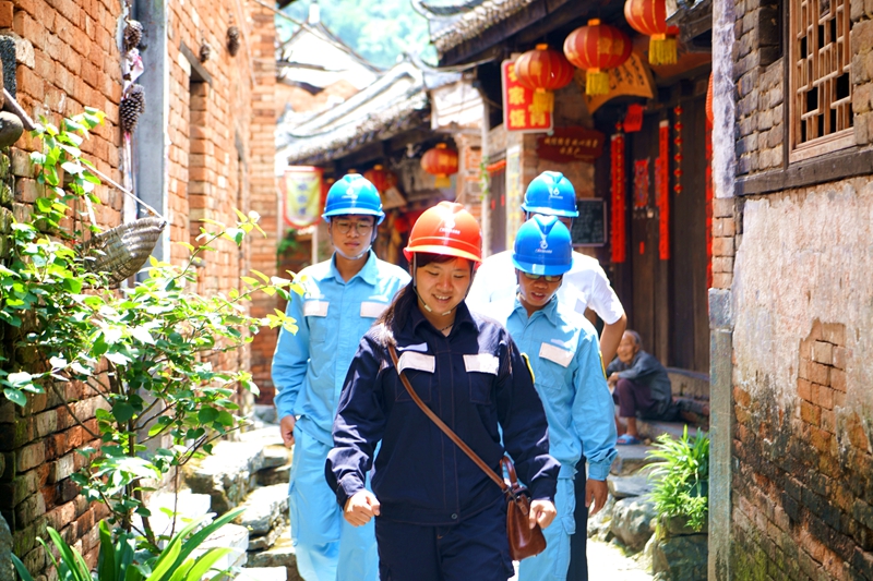 廣西富川岔山村：電壓穩(wěn)了  農(nóng)家樂(lè)開(kāi)了  村民腰包鼓了