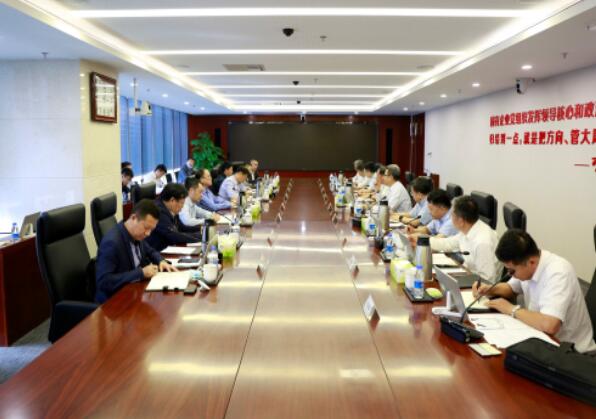 錢智民會(huì)見鞍鋼集團(tuán)董事長(zhǎng)、黨委書記譚成旭