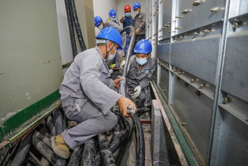 與時間賽跑，為生命加速 電力員工星夜鏖戰(zhàn)為醫(yī)院用電“增容”