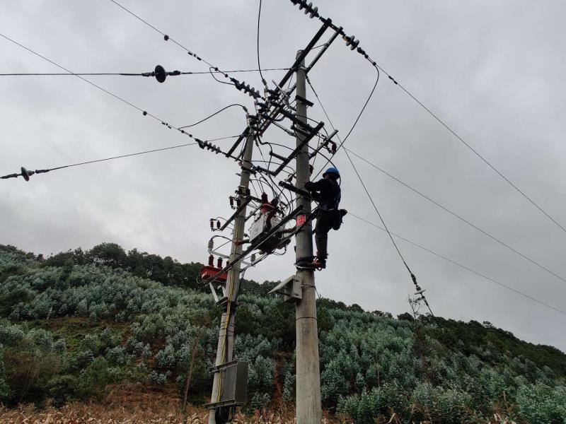 臨滄云縣供電局開(kāi)展線路維護(hù)消缺，大幅提升供電可靠性