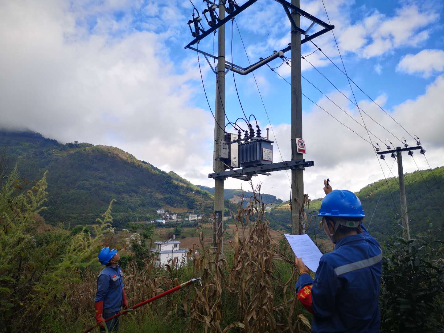 臨滄云縣供電局開(kāi)展線路維護(hù)改造，全面提升供電可靠性