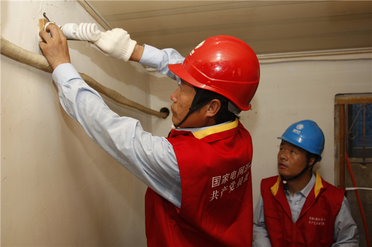 國網(wǎng)象山縣供電公司紅船服務進社區(qū)，把牢冬季安全用電關