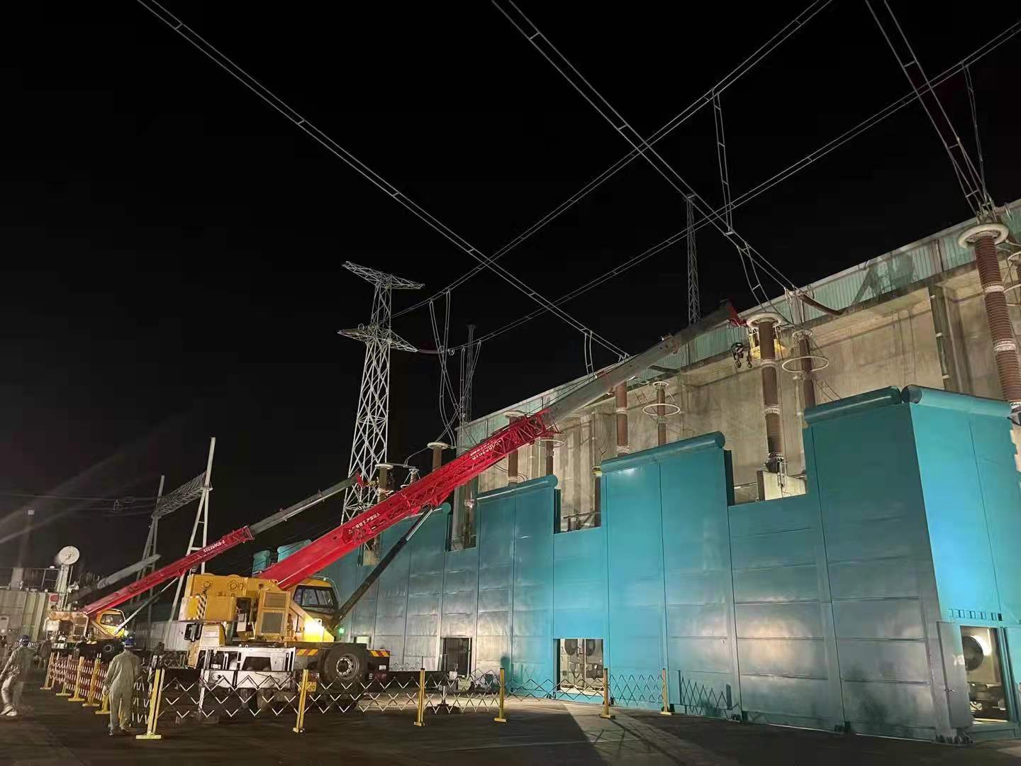 鄂電“鐵軍”：30個(gè)小時(shí)晝夜搶修作業(yè)，守護(hù)西電東送電網(wǎng)大動脈