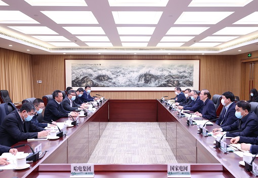 辛保安、張智剛與哈電集團(tuán)董事長曹志安、總經(jīng)理吳偉章會談