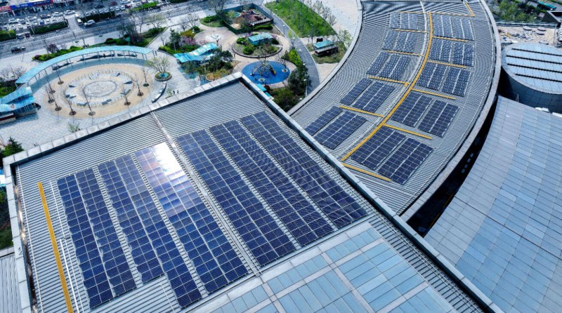 1.2MW！山東商業(yè)綜合體屋頂光伏發(fā)電項目并網(wǎng)發(fā)電