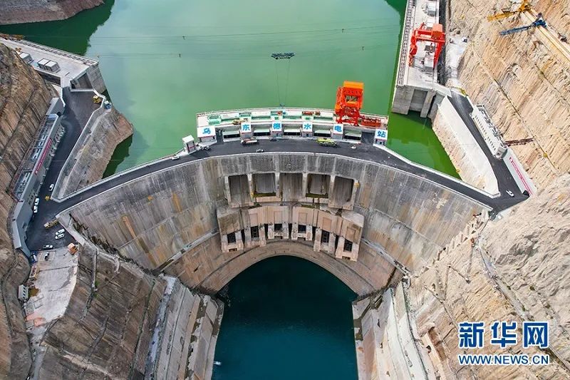 國家能源局章建華：加快推進能源轉型，大力發(fā)展風電和太陽能發(fā)電！