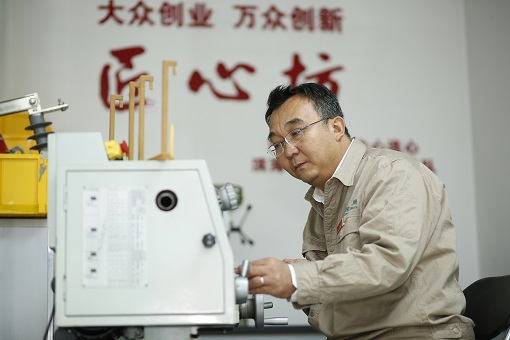 國家電網(wǎng)公司黨組培育選樹“時代楷?！薄氨崩杳鳌⒛虾＼姟? width=