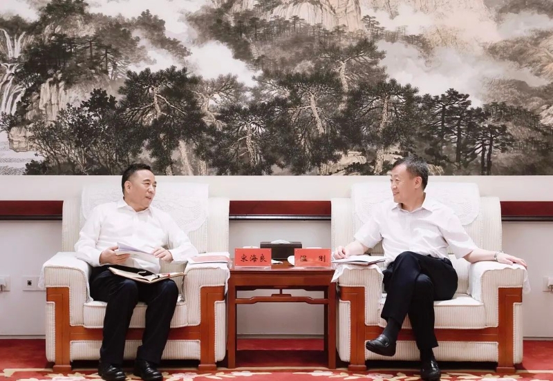 宋海良孫洪水與中國融通集團(tuán)董事長溫剛、總經(jīng)理馬正武座談