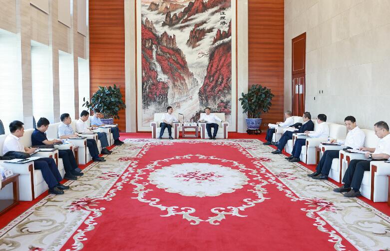 宋海良與武漢理工大學(xué)黨委書記信思金、校長(zhǎng)楊宗凱座談