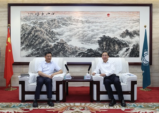 國家電網(wǎng)有限公司董事長、黨組書記辛保安與東方電氣集團(tuán)董事長俞培根會(huì)談