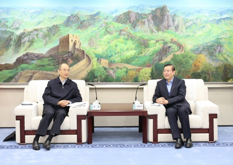 國家電網(wǎng)公司董事長、黨組書記辛保安與四川省省長黃強(qiáng)舉行會(huì)談