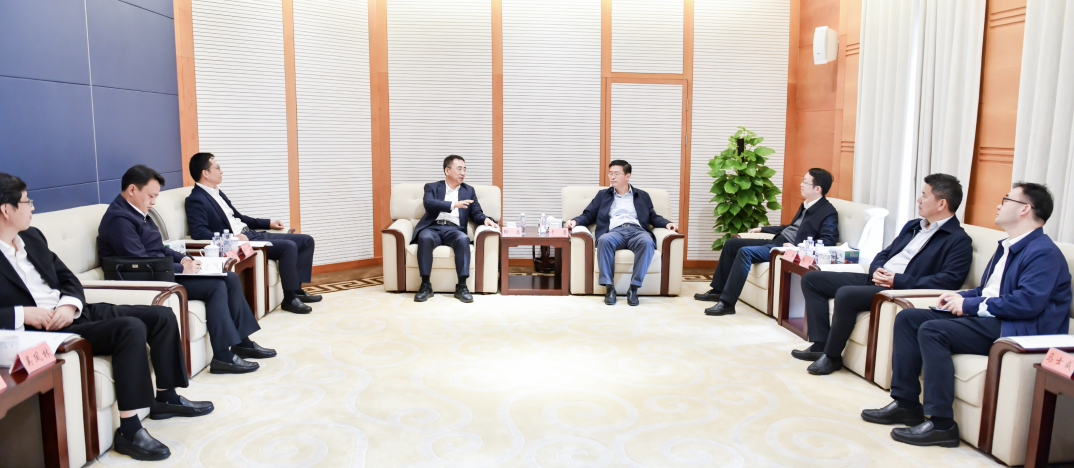 鄒磊會見上海市靜安區(qū)委書記于勇、區(qū)長王華