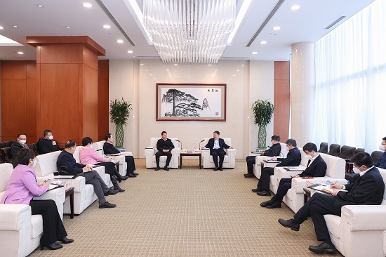 溫樞剛鄧建玲會見鄂爾多斯市委書記李理、市長杜匯良