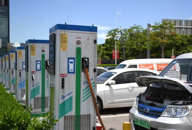 中國電動(dòng)車企駛?cè)肴毡尽八{(lán)海”市場