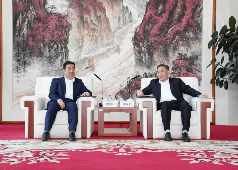 中國能建黨委書記、董事長宋海良與中國電氣裝備黨委書記、董事長白忠泉會談