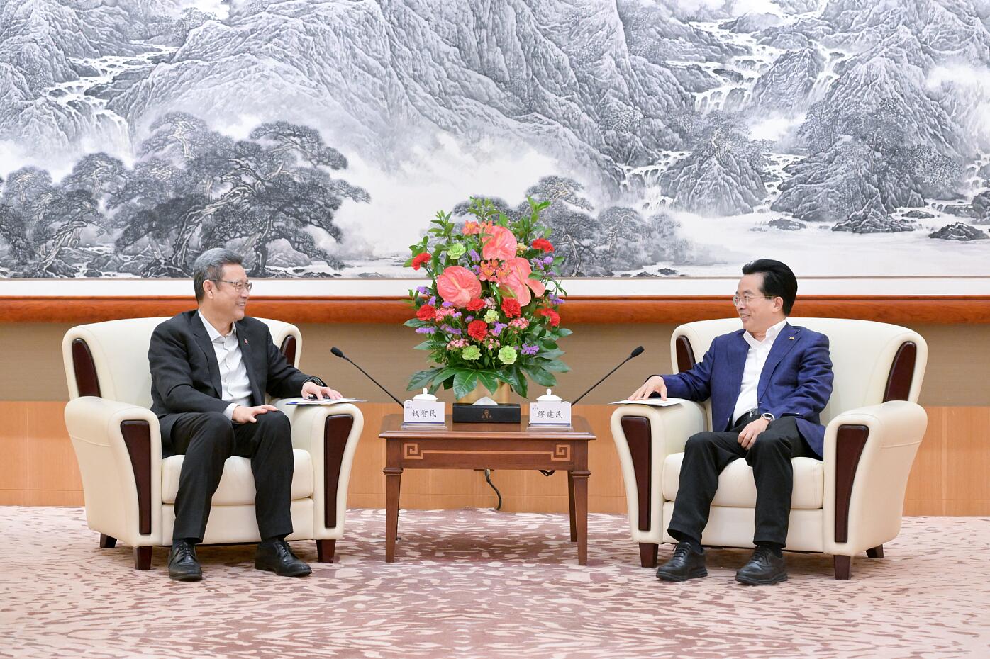 國(guó)家電投黨組書記、董事長(zhǎng)錢智民與中國(guó)旅游集團(tuán)董事長(zhǎng)陳寅會(huì)談