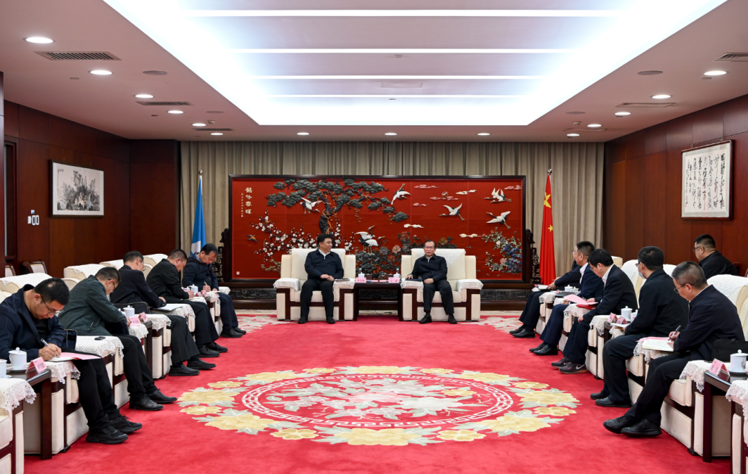 華電集團(tuán)黨組書記、董事長江毅與阿拉善盟委副書記、盟長李中增舉行會(huì)談