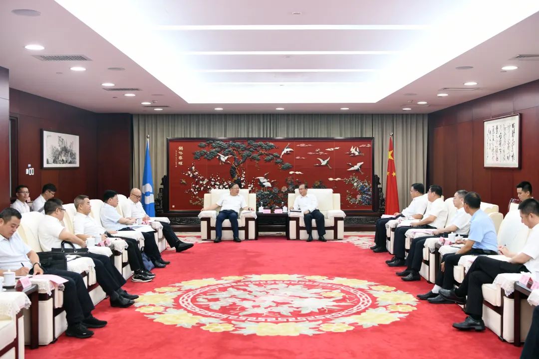 江毅與廣西壯族自治區(qū)人民政府黨組成員、國資委黨委書記秦如培舉行會(huì)談