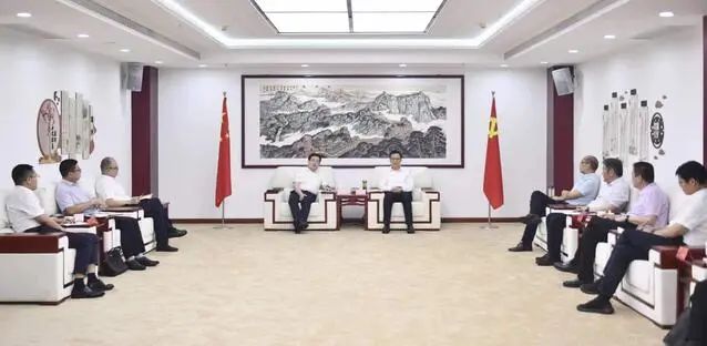 漯河市委書記秦保強(qiáng)、市長(zhǎng)黃鈁會(huì)見(jiàn)中國(guó)電建華中區(qū)總部黨委書記、總經(jīng)理蹇尚友一行