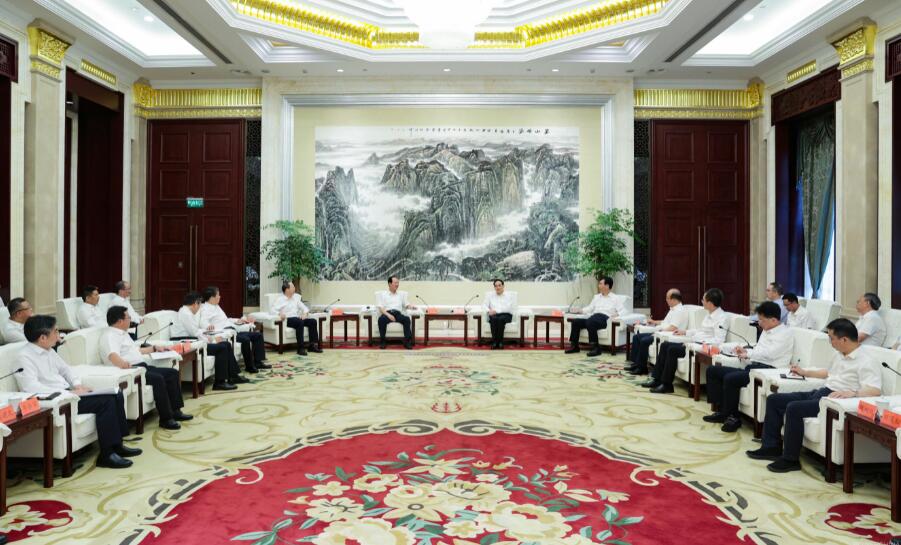 中國(guó)電建黨委書記、董事長(zhǎng)丁焰章拜會(huì)貴州省委書記徐麟、省長(zhǎng)李炳軍