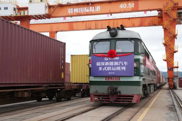 國(guó)產(chǎn)新能源汽車，坐火車“出?！?