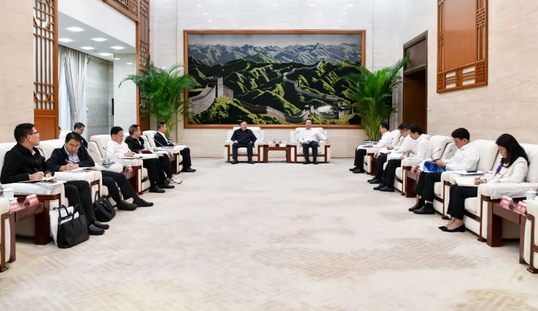 大唐集團(tuán)有限公司黨組書記、董事長鄒磊與廣西壯族自治區(qū)國資委黨委書記秦如培會(huì)談