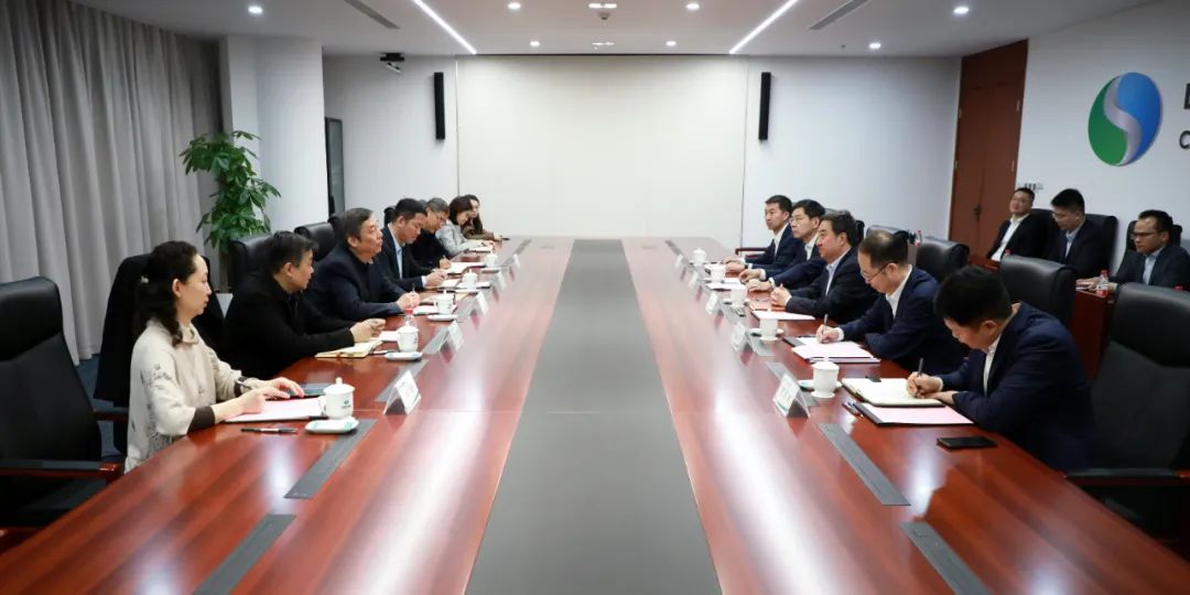 中國電氣裝備黨委書記、董事長白忠泉會見上海市經(jīng)濟和信息化委員會副主任戎之勤