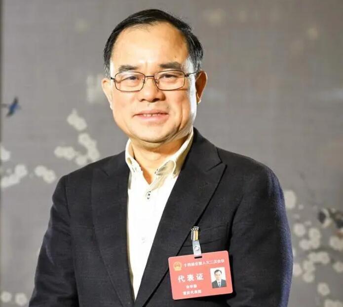 【兩會(huì)好聲音】全國(guó)人大代表、長(zhǎng)安汽車(chē)董事長(zhǎng)朱華榮：強(qiáng)化市場(chǎng)調(diào)節(jié)手段，進(jìn)一步改善汽車(chē)消費(fèi)環(huán)境
