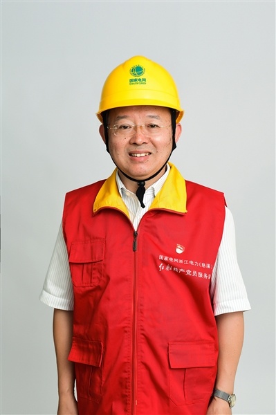 全國人大代表、國網(wǎng)浙江慈溪市供電公司客服中心社區(qū)經(jīng)理錢海軍——讓訴訟服務(wù)之光照亮千家萬戶