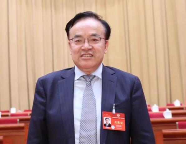 全國(guó)政協(xié)常委張來(lái)斌：系統(tǒng)思維引領(lǐng)能源轉(zhuǎn)型與安全，確保“雙碳”目標(biāo)順利實(shí)現(xiàn)