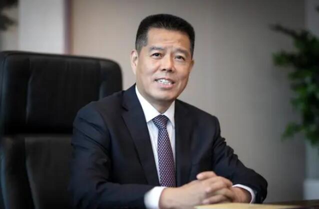加快推動(dòng)傳統(tǒng)煤炭企業(yè)向新能源企業(yè)轉(zhuǎn)型發(fā)展——訪全國人大代表，山東能源集團(tuán)黨委書記、董事長 李偉