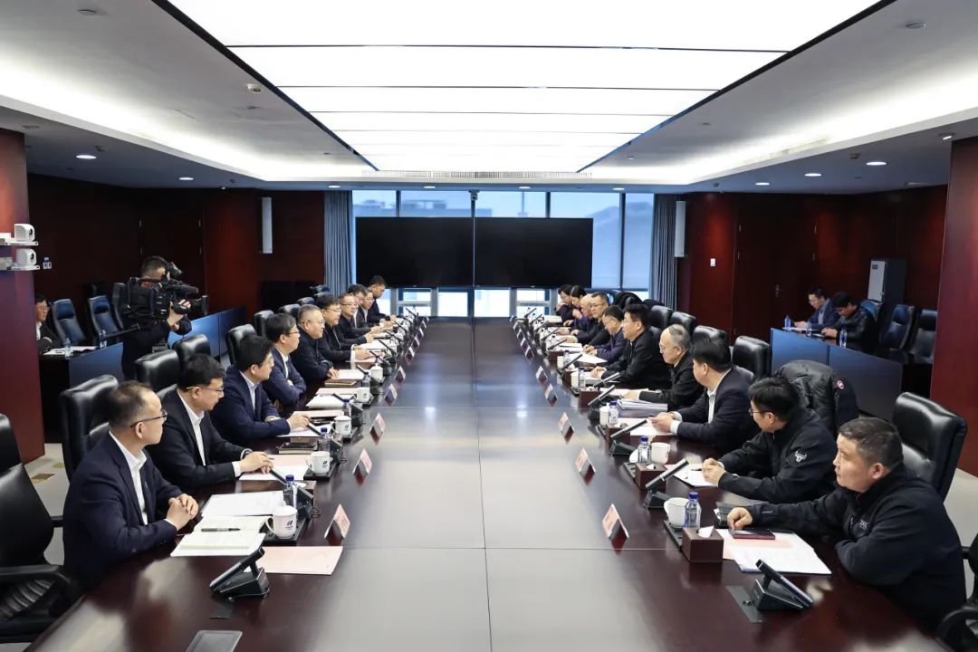 華電集團(tuán)黨組副書記、總經(jīng)理葉向東與北京市副市長(zhǎng)高朋舉行會(huì)談