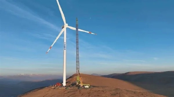 海拔5092米!世界在建海拔最高風(fēng)電項目首臺風(fēng)機(jī)吊裝成功