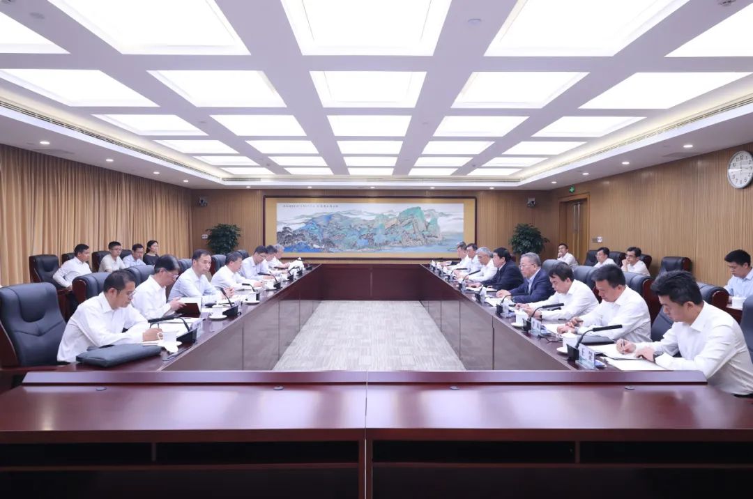國家能源局黨組書記、局長章建華赴國家電網(wǎng)公司調(diào)研迎峰度夏電力保供工作