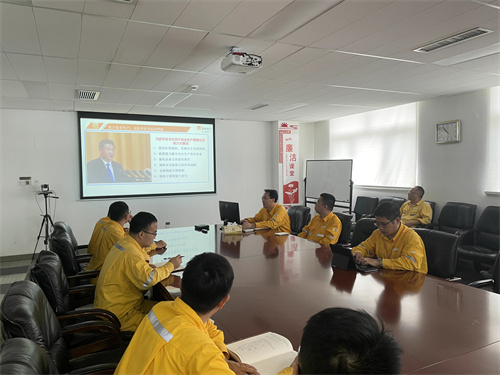 華潤電力南京公司黨委委員、副總經(jīng)理陳超虎參加發(fā)電二部安全聯(lián)系日活動