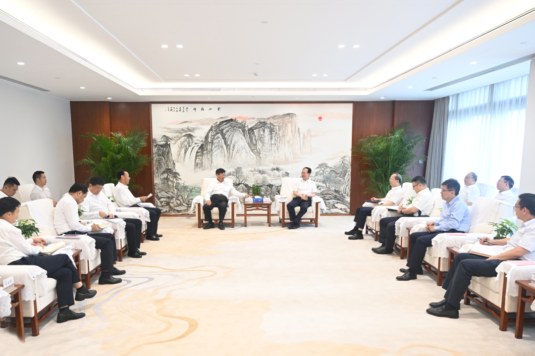 中國(guó)電建黨委書記、董事長(zhǎng)丁焰章與中國(guó)三峽集團(tuán)董事長(zhǎng)、黨組書記劉偉平會(huì)談