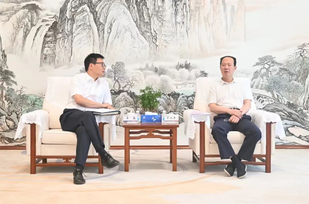 中國電建黨委書記、董事長丁焰章與上海電氣集團黨委書記、董事長吳磊會談