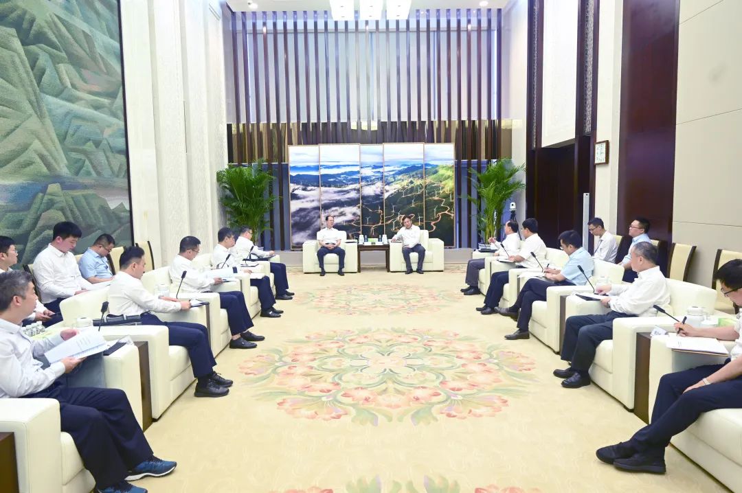 中國(guó)電建黨委書記、董事長(zhǎng)丁焰章與國(guó)家電投黨組書記、董事長(zhǎng)劉明勝會(huì)談