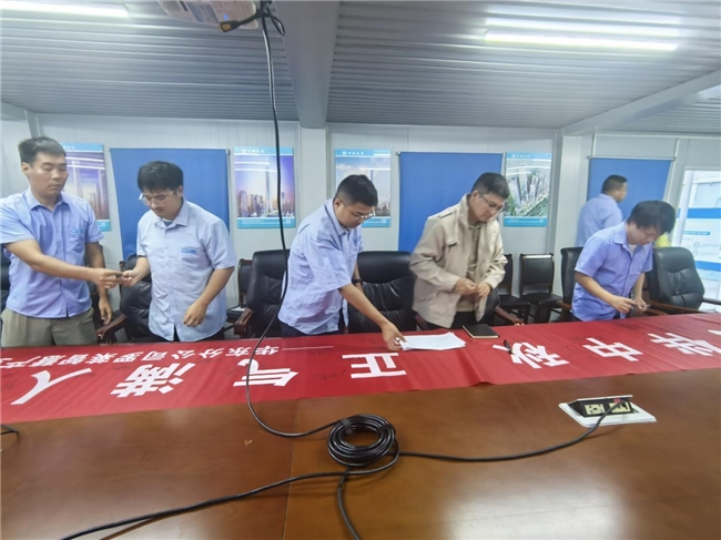 廉風(fēng)伴中秋，正氣滿人間