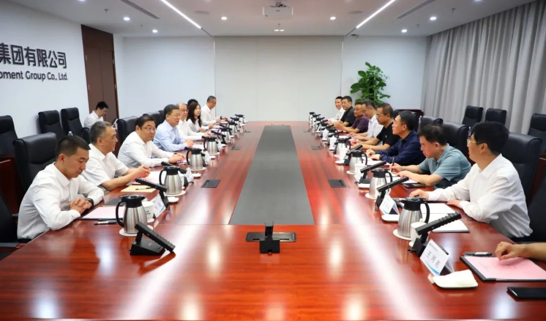中國電氣裝備黨委書記、董事長李洪鳳會見陜西省人大常委會副主任、寶雞市委書記楊廣亭