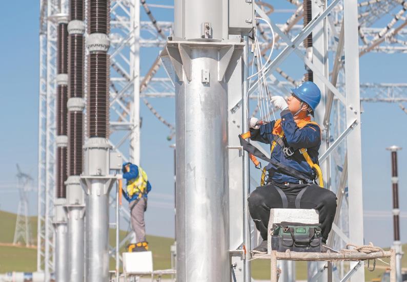 蒙東錫盟江蘇能源烏拉蓋電廠、華電白音華金山電廠500千伏送出工程全線(xiàn)貫通