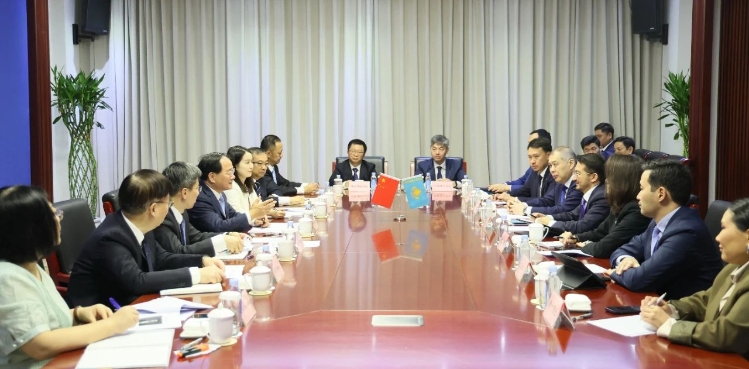 金壯龍會見哈薩克斯坦數(shù)字發(fā)展、創(chuàng)新和航空航天工業(yè)部部長扎斯蘭·馬季耶夫