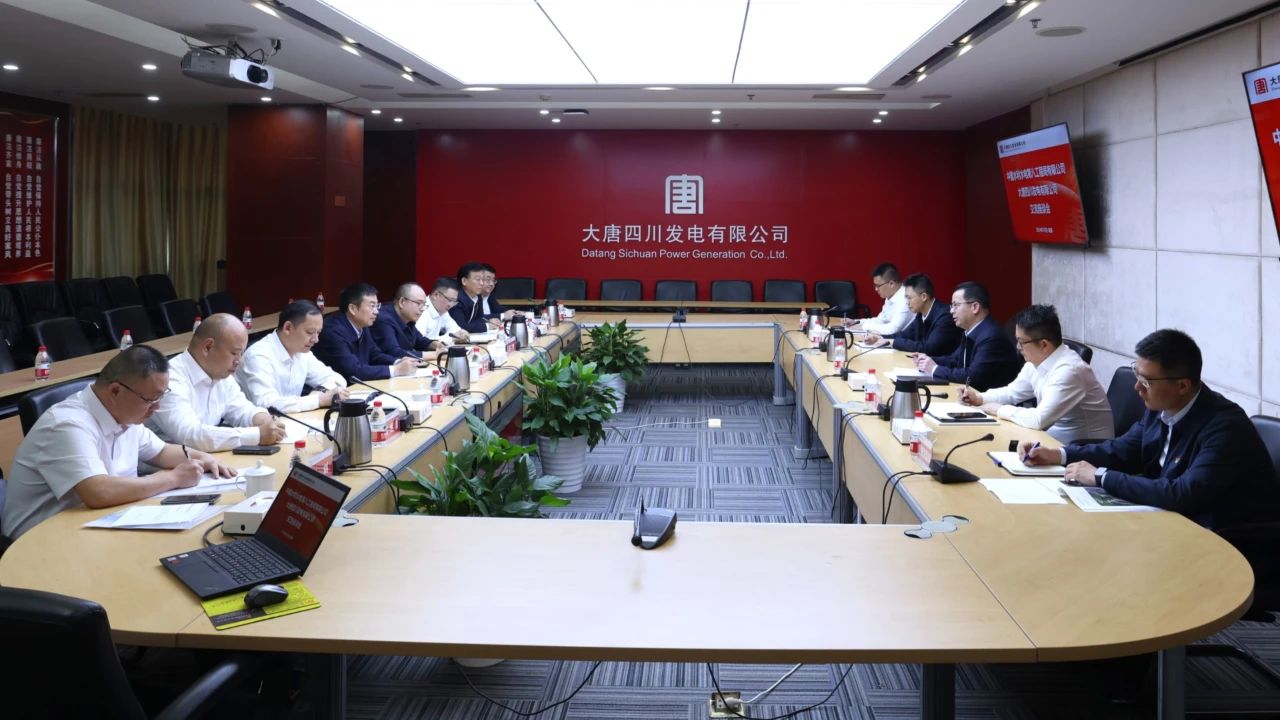 梁華與水電八局黨委書記、董事長姜清華會(huì)談