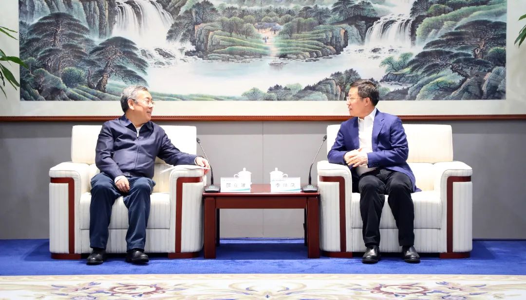 中國電氣裝備黨委書記、董事長李洪鳳會見國家開發(fā)銀行戰(zhàn)略客戶部總經(jīng)理邵立波