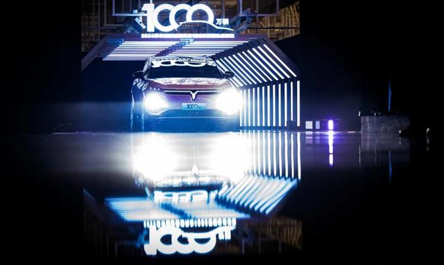 年產(chǎn)量破千萬，中國新能源汽車挑戰(zhàn)中前行