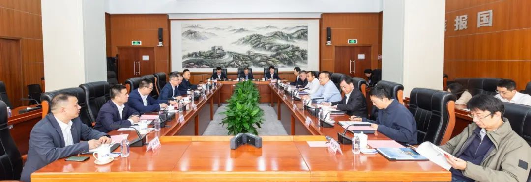 中核集團會見特變電工黨委委員、總裁黃漢杰一行
