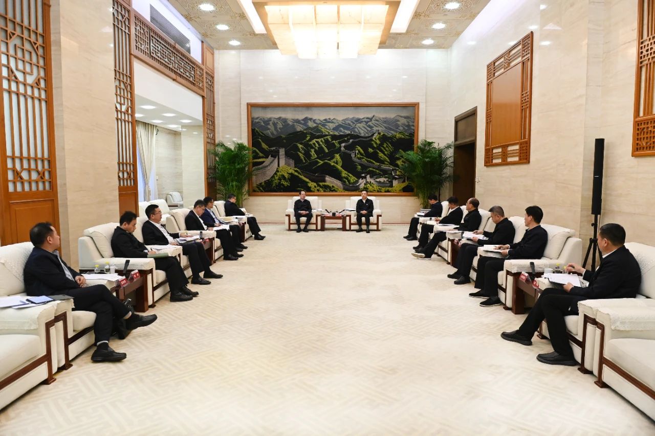 大唐集團黨組書記、董事長鄒磊與中國電建黨委書記、董事長丁焰章會談