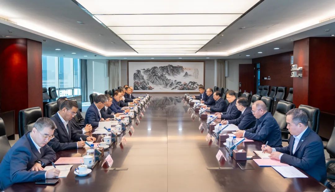 華電集團(tuán)黨組書記、董事長江毅會(huì)見中國中車黨委書記、董事長孫永才