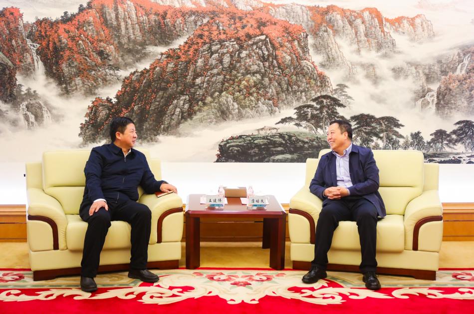 大唐甘肅公司黨委書(shū)記、董事長(zhǎng)王建偉與甘肅電投集團(tuán)黨委書(shū)記、董事長(zhǎng)蒲培文會(huì)談