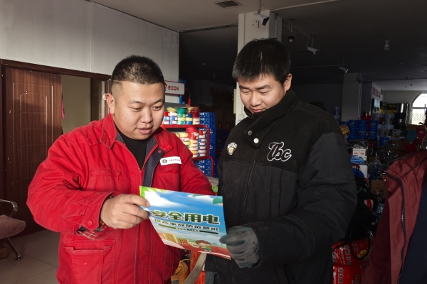 內(nèi)蒙古電力集團烏海千里山供電公司蒙電愛心光明行，用電無憂進社區(qū)